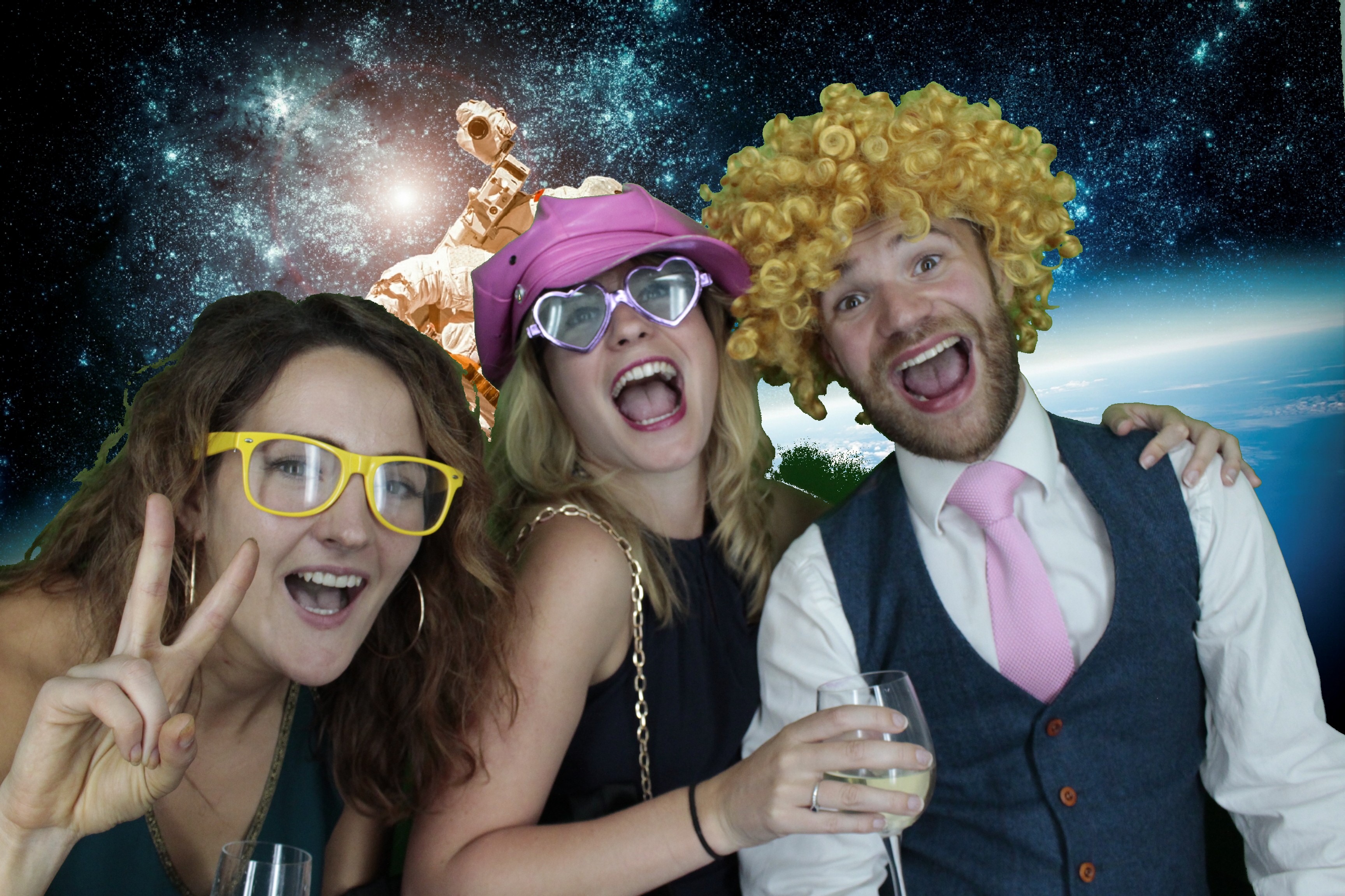 Mr & Mrs Bowles | View more photos from the event at gallery.myphotoboothexperience.co.uk/u/MyPhotoBoothExperienceLtd/Mr-Mrs-Bowles
